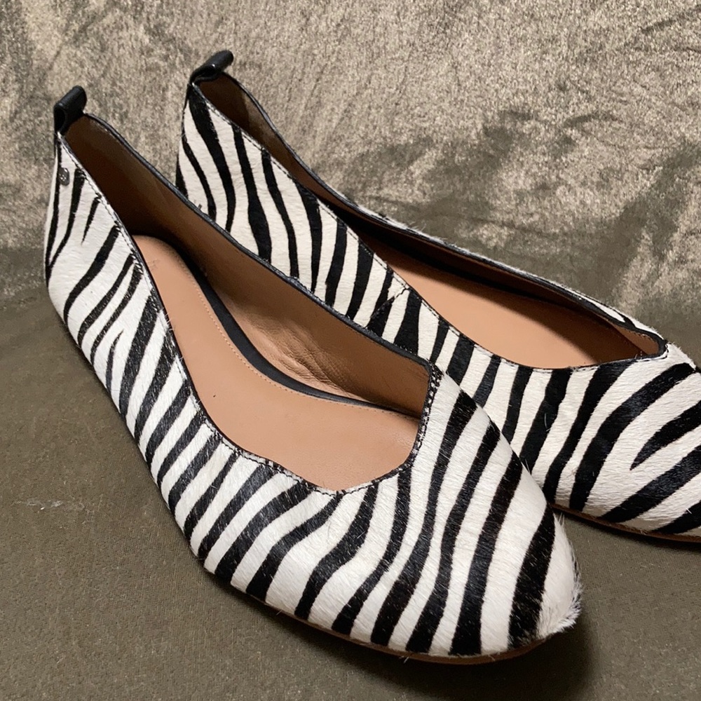 UGG Flats 8.5